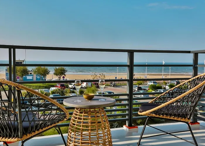 Hotel & Face A La Merville-Franceville-Plage