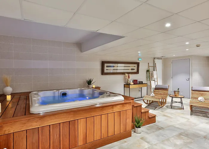 Hotel & Face A La 3*