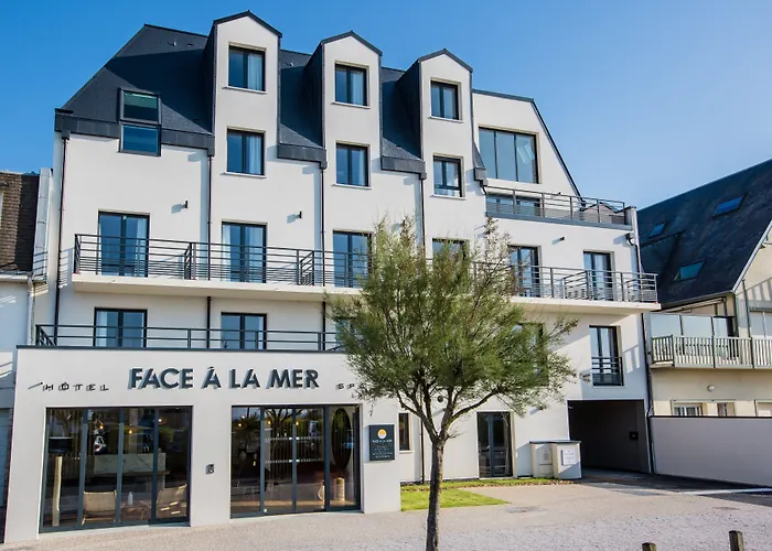 Hotel & Face A La Merville-Franceville-Plage