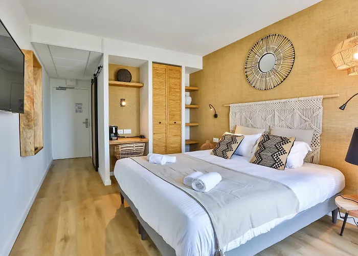 Hotel & Face A La Merville-Franceville-Plage