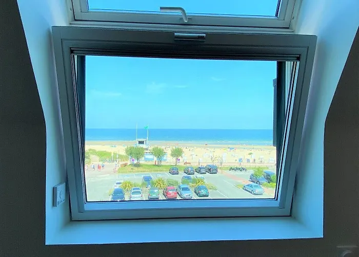 Hotel & Face A La Merville-Franceville-Plage