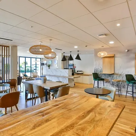 Hotel & Face A La 3*