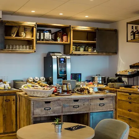 & Face A La Hotell Merville-Franceville-Plage