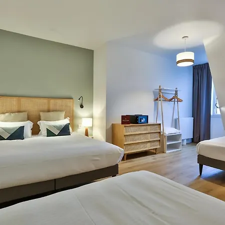 Hotel & Face A La