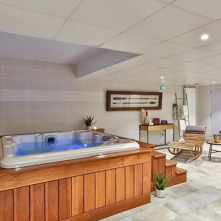 Hotel & Face A La 3*