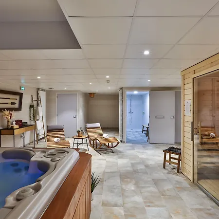Hotel & Face A La Merville-Franceville-Plage