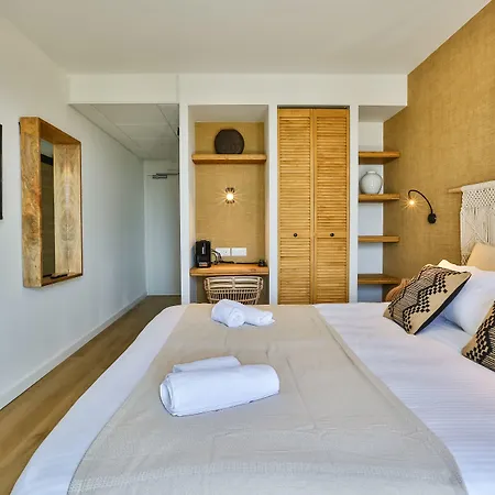 & Face A La Hotell Merville-Franceville-Plage
