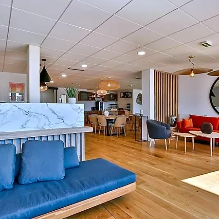 Hotel & Face A La 3*