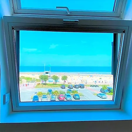 & Face A La Hotel Merville-Franceville-Plage