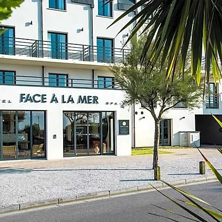 Hotel & Face A La