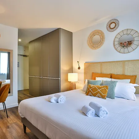 Hotel & Face A La 3*
