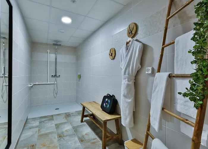 Hotel Hôtel&spa Face à La Merville-Franceville-Plage